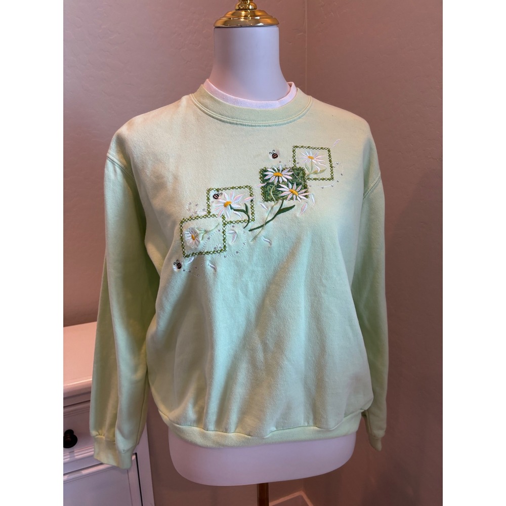 Decorated Originals Women Lime Green Daisy Bumblebee Embroidered Sweatshirt Med